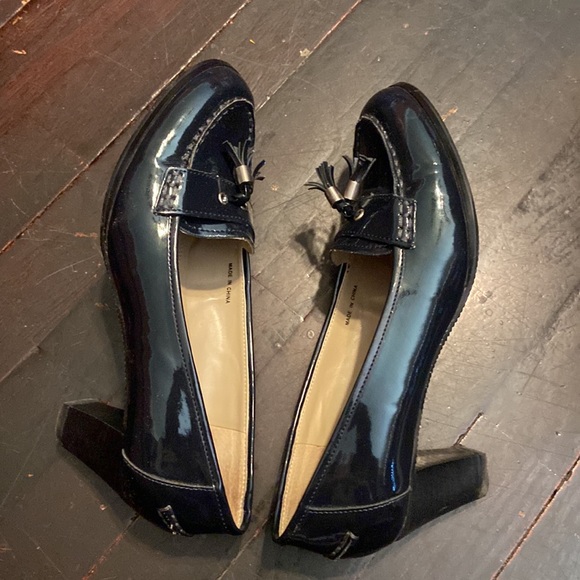Ellen Tracy - Navy patent leather loafers with chunky heel. - Picture 4 of 7